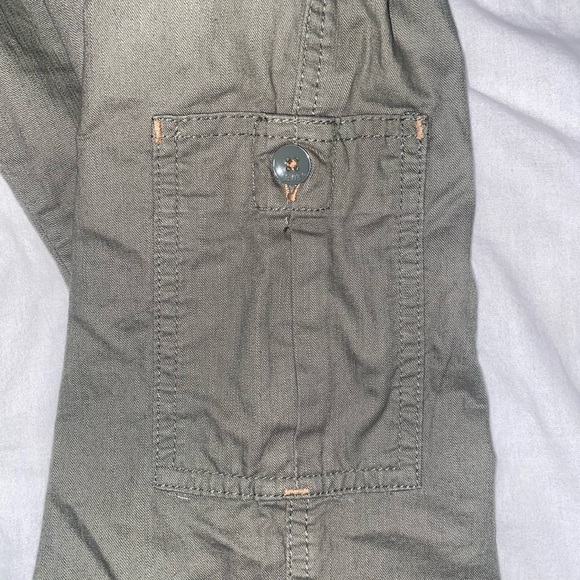 low/mid rise capri cute pale, sage green capri utility Levi pants🐢 - Picture 7 of 7